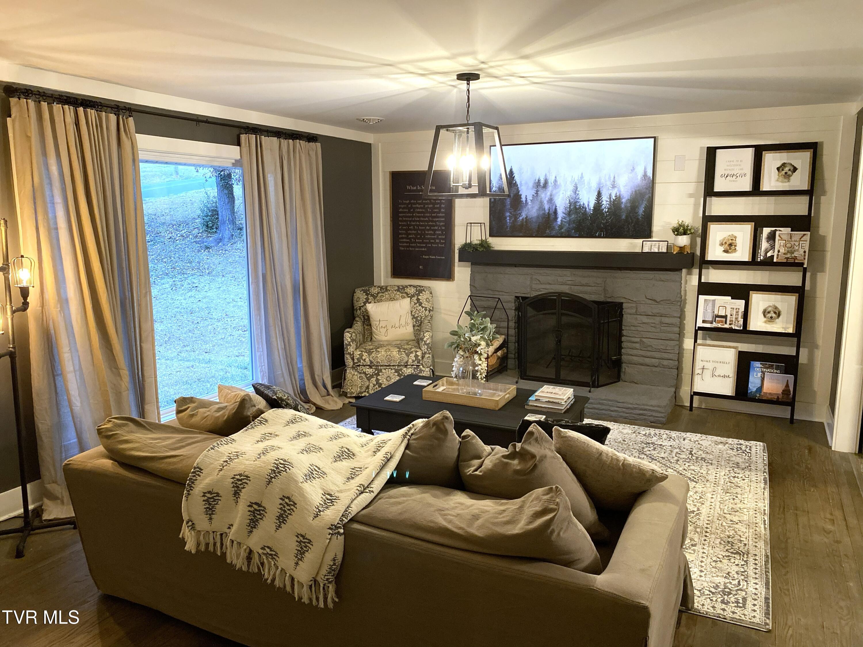 539 Rambling Road Kingsport, TN 37663 - Photo 3 of 22 IMG_3658