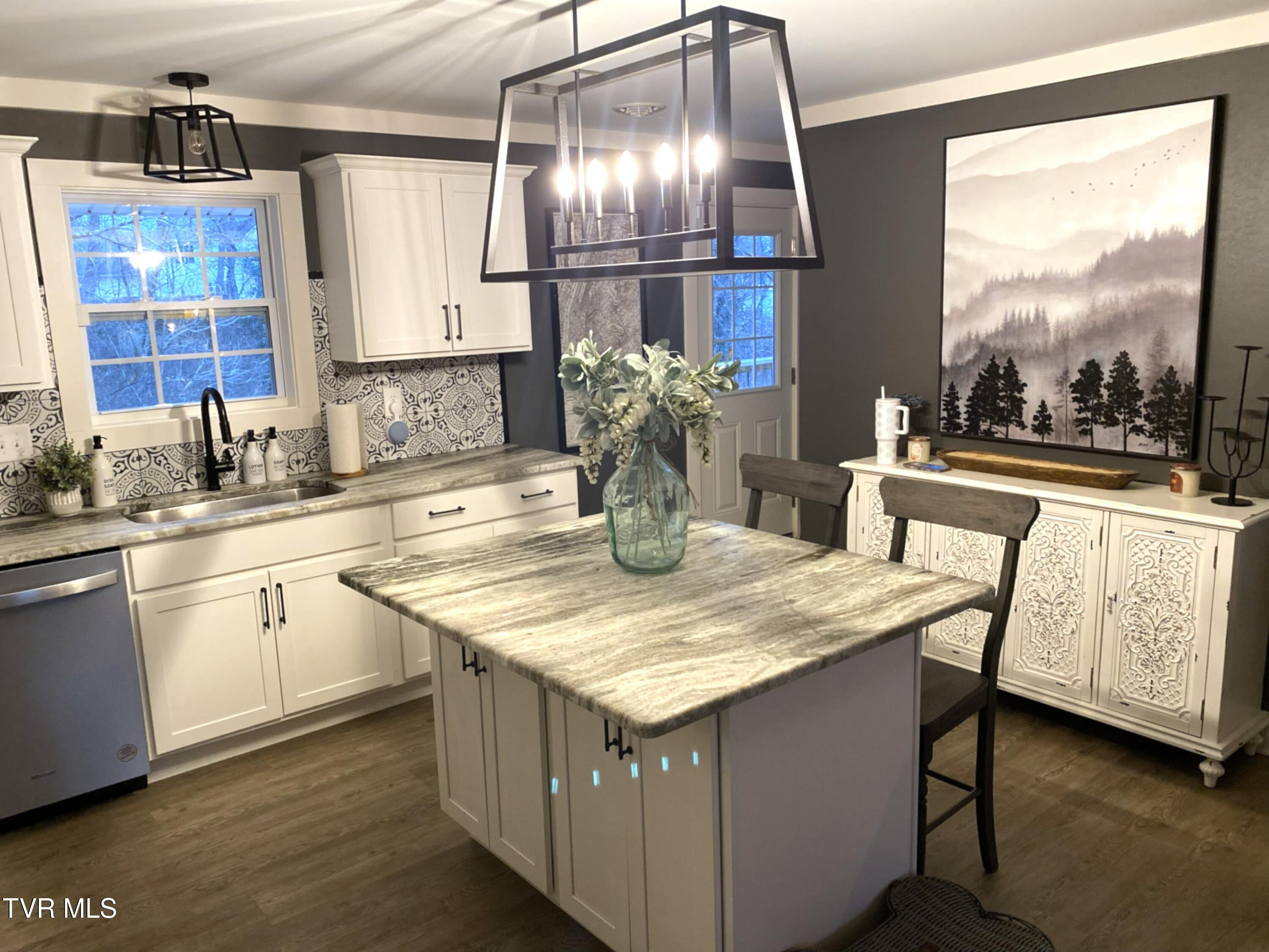 539 Rambling Road Kingsport, TN 37663 - Photo 6 of 22 IMG_3656