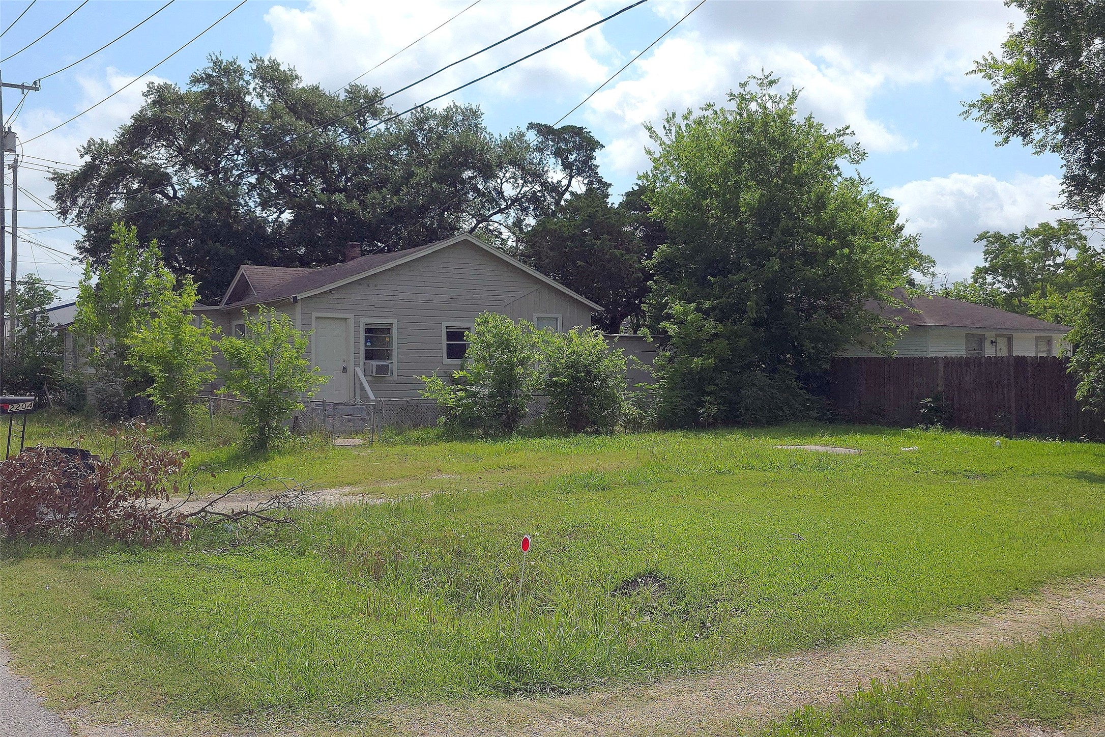 2204 Highway 3 Dickinson, TX 77539 - Photo 27 of 29 a front view of a house with garden