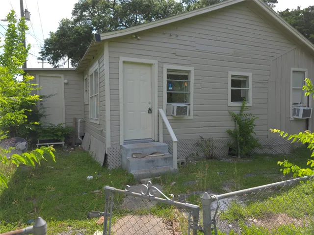 $1,350 | 2204 Highway 3, Dickinson, TX 77539