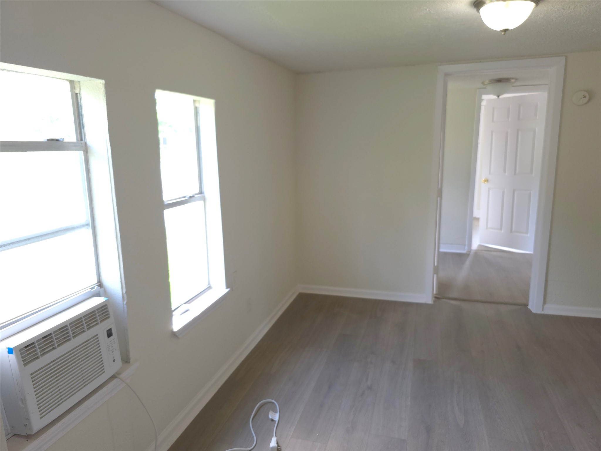 2204 Highway 3 Dickinson, TX 77539 - Photo 6 of 29 a view of an empty room and window