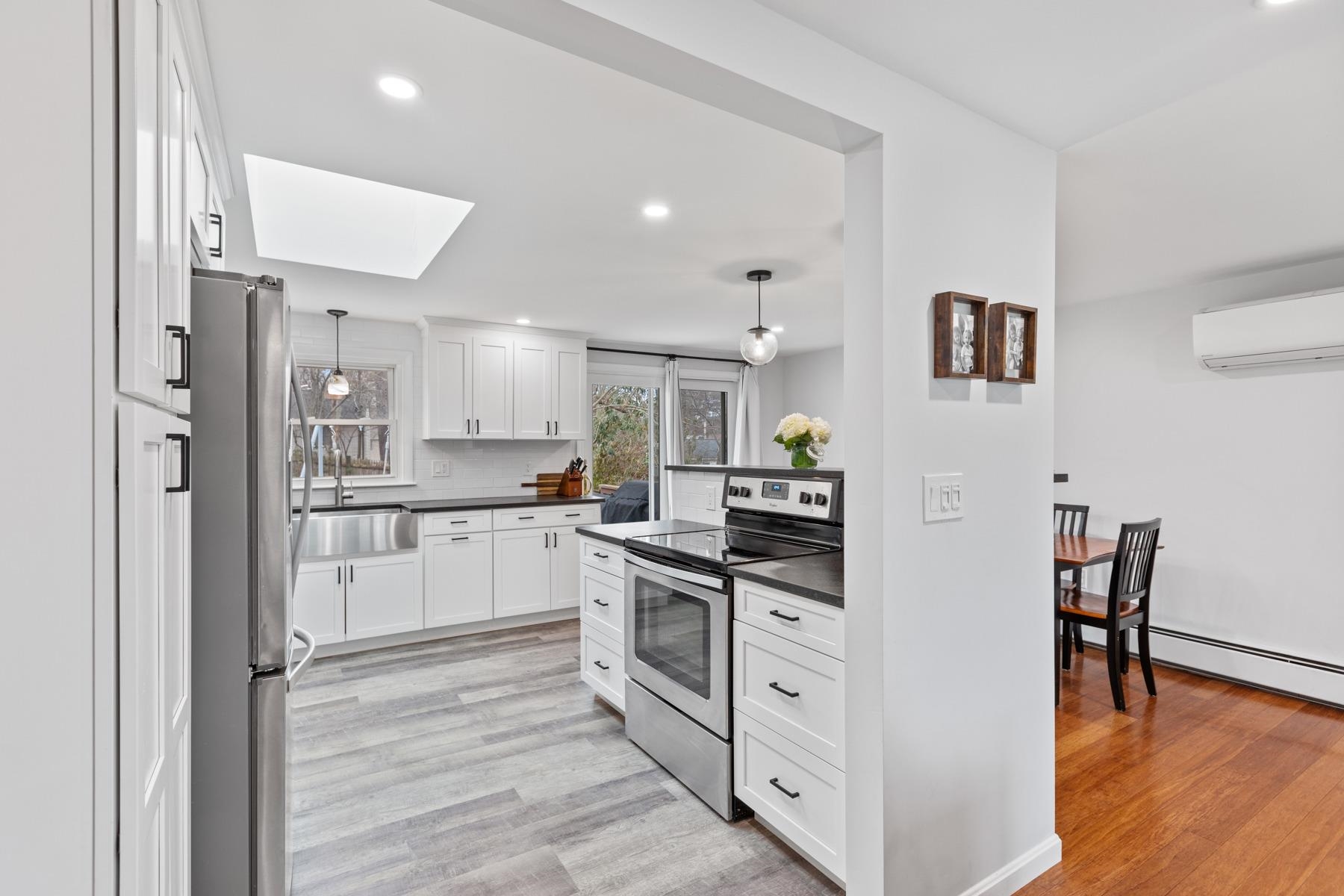 63 Robinhood Road Nashua, NH 03062 - Photo 8 of 35