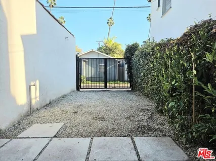 $1,790,000 | 908-910 Victoria Avenue, Venice, CA 90291