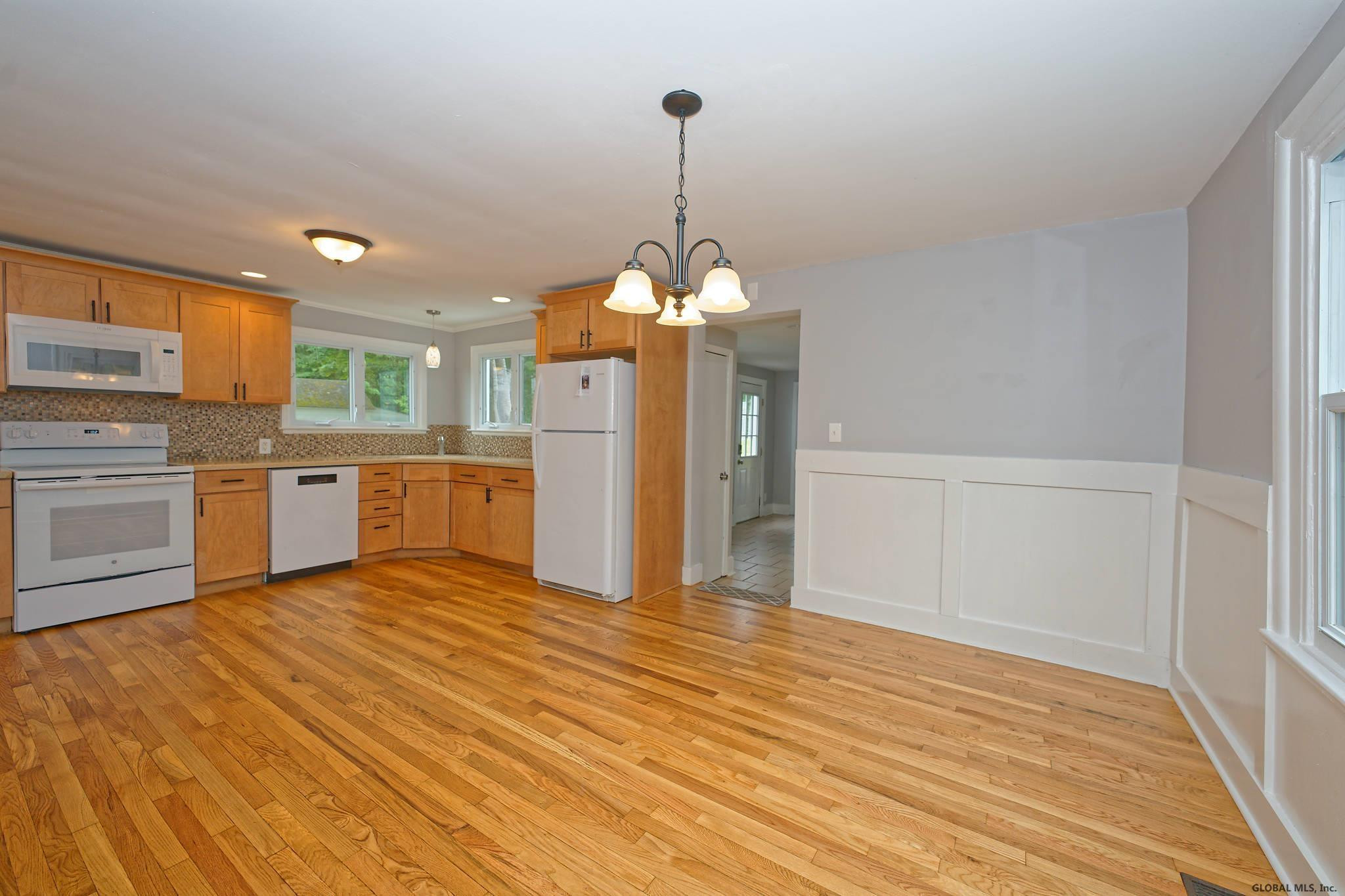 2836 Troy Schenectady Road Niskayuna, NY 12309 - Photo 11 of 42 Photo 12