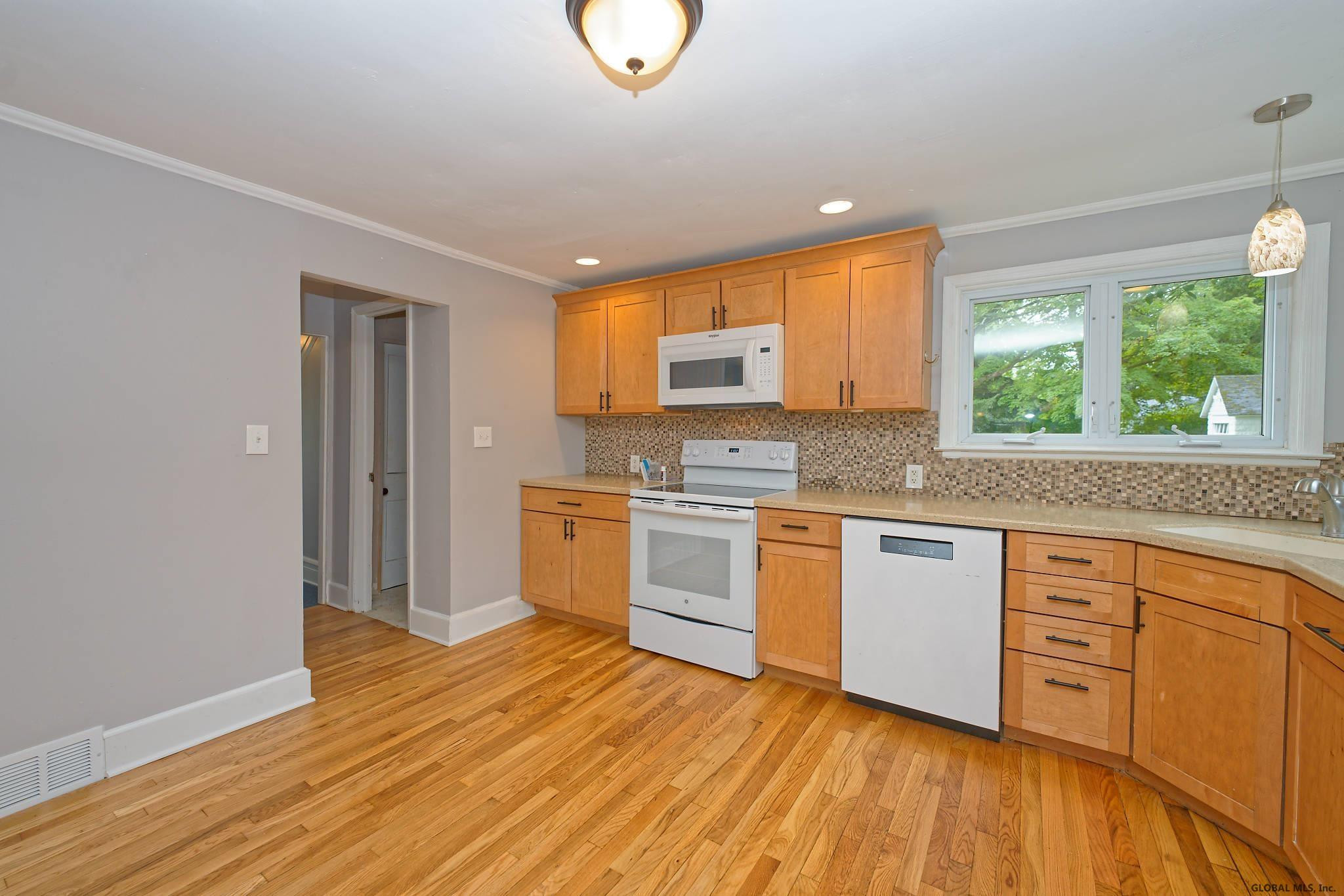 2836 Troy Schenectady Road Niskayuna, NY 12309 - Photo 14 of 42 Photo 15