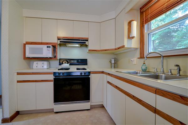 32 Grove Road Natick, MA 01760 - Photo 5 of 13 Gallery Image 5