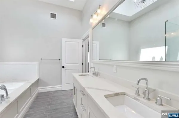 $6,900 | 269 9th Street, Unit B, Palisades Park, NJ 07650