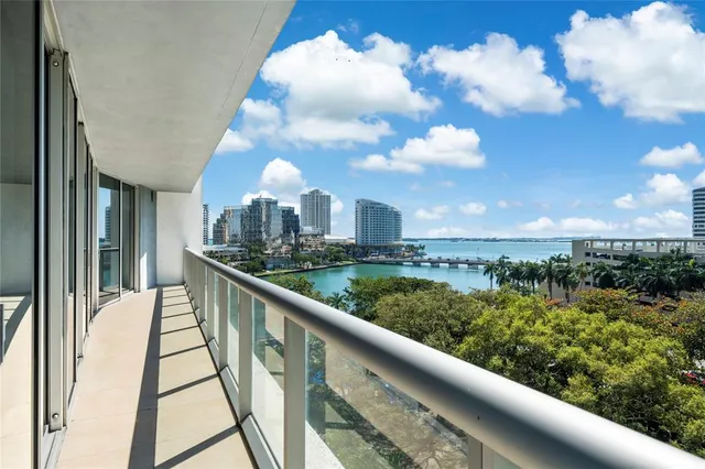 $900,000 | 495 Brickell Avenue, Unit 811, Miami, FL 33131