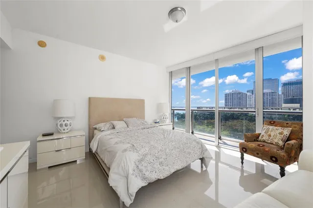 $900,000 | 495 Brickell Avenue, Unit 811, Miami, FL 33131