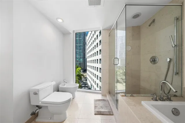 $900,000 | 495 Brickell Avenue, Unit 811, Miami, FL 33131