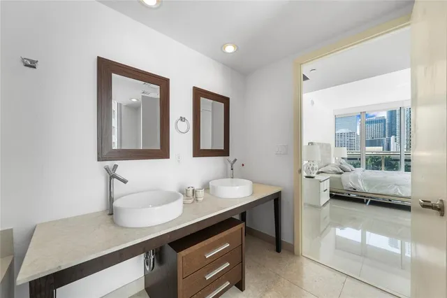 $900,000 | 495 Brickell Avenue, Unit 811, Miami, FL 33131