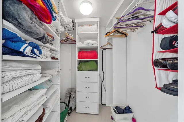 $900,000 | 495 Brickell Avenue, Unit 811, Miami, FL 33131