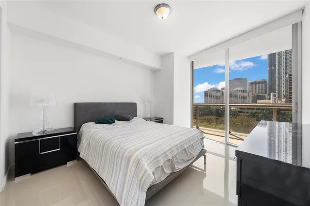 $900,000 | 495 Brickell Avenue, Unit 811, Miami, FL 33131