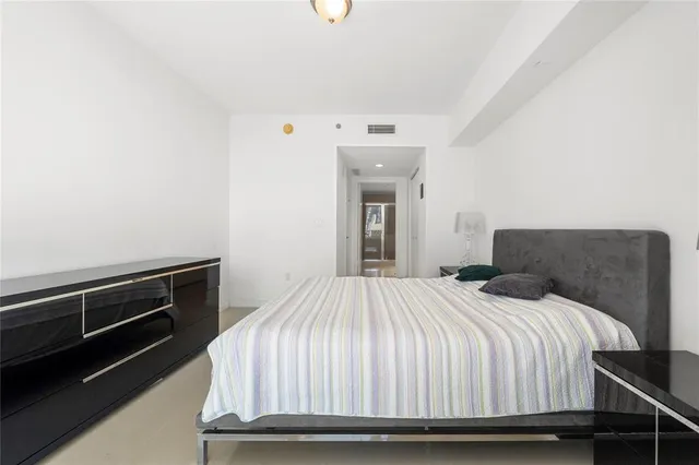 $900,000 | 495 Brickell Avenue, Unit 811, Miami, FL 33131