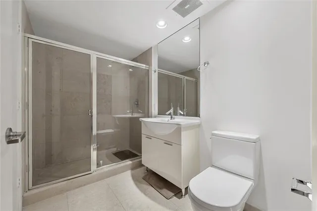 $900,000 | 495 Brickell Avenue, Unit 811, Miami, FL 33131