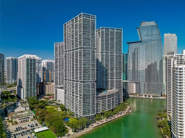 $900,000 | 495 Brickell Avenue, Unit 811, Miami, FL 33131