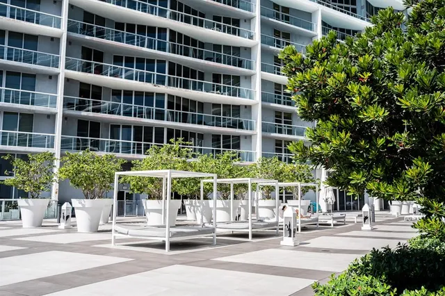 $900,000 | 495 Brickell Avenue, Unit 811, Miami, FL 33131