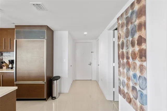 $900,000 | 495 Brickell Avenue, Unit 811, Miami, FL 33131