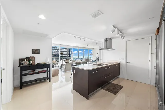 $900,000 | 495 Brickell Avenue, Unit 811, Miami, FL 33131