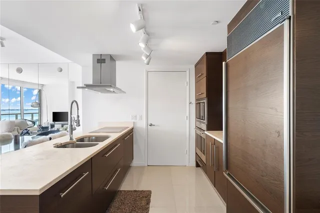 $900,000 | 495 Brickell Avenue, Unit 811, Miami, FL 33131