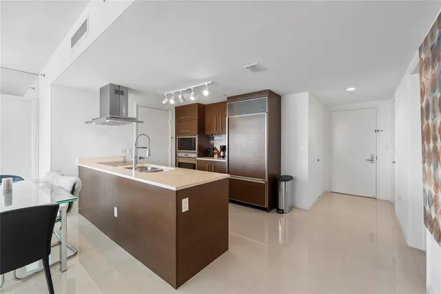 $900,000 | 495 Brickell Avenue, Unit 811, Miami, FL 33131