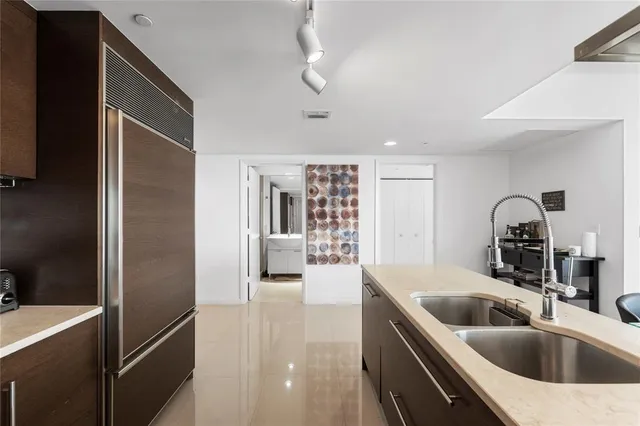 $900,000 | 495 Brickell Avenue, Unit 811, Miami, FL 33131