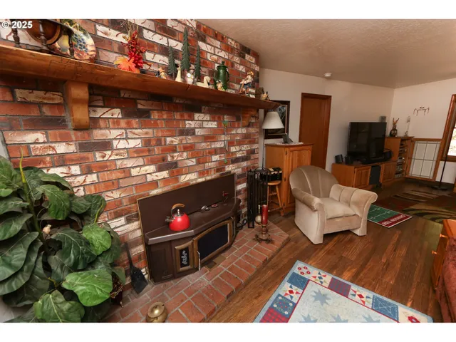 a view of an outdoor space