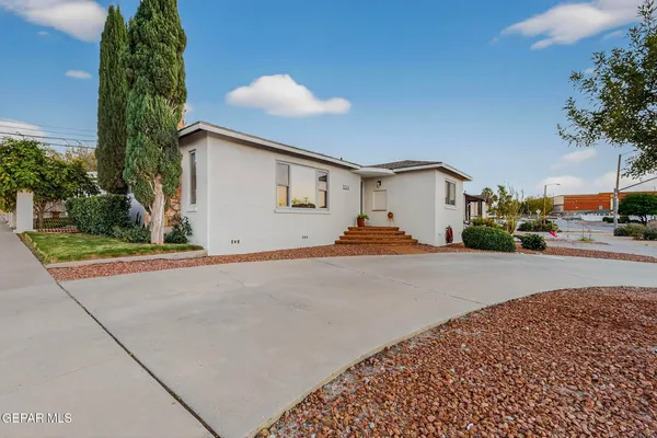 a view of a house with a yard and garage