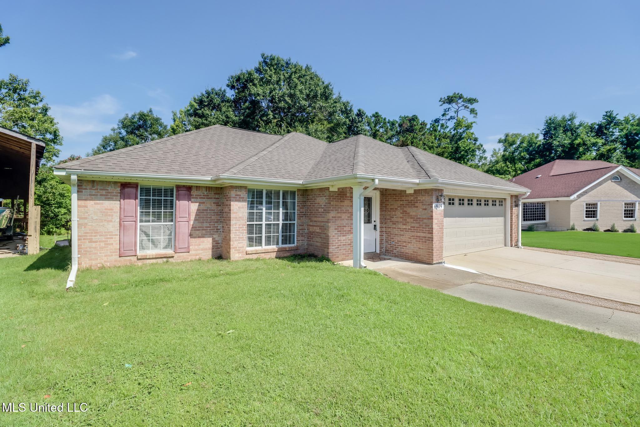 6909 Rue Mornay North Biloxi, MS 39532 - Photo 1 of 20 front