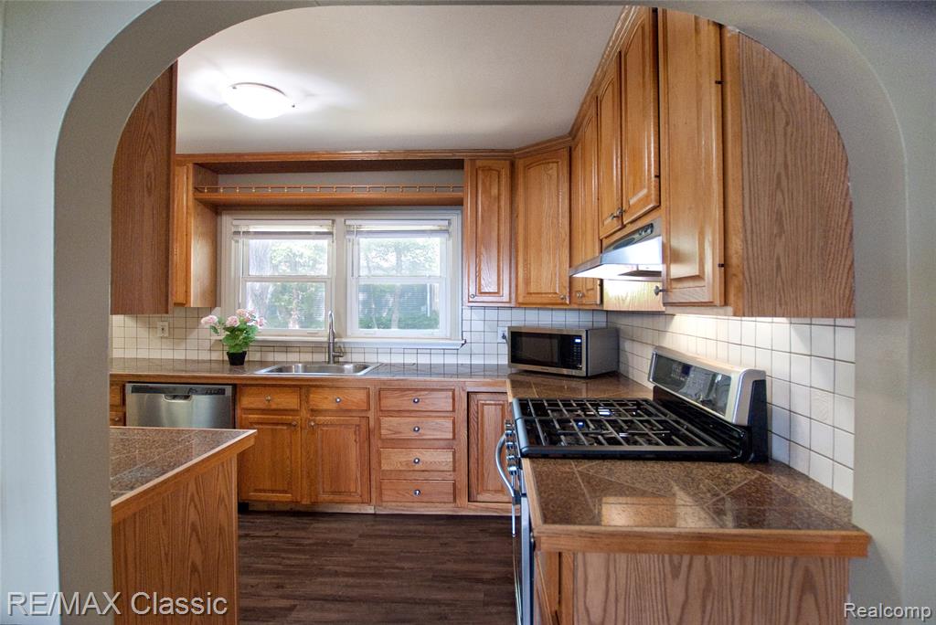 1861 Ladd Road Wolverine Lake, MI 48390 - Photo 14 of 36