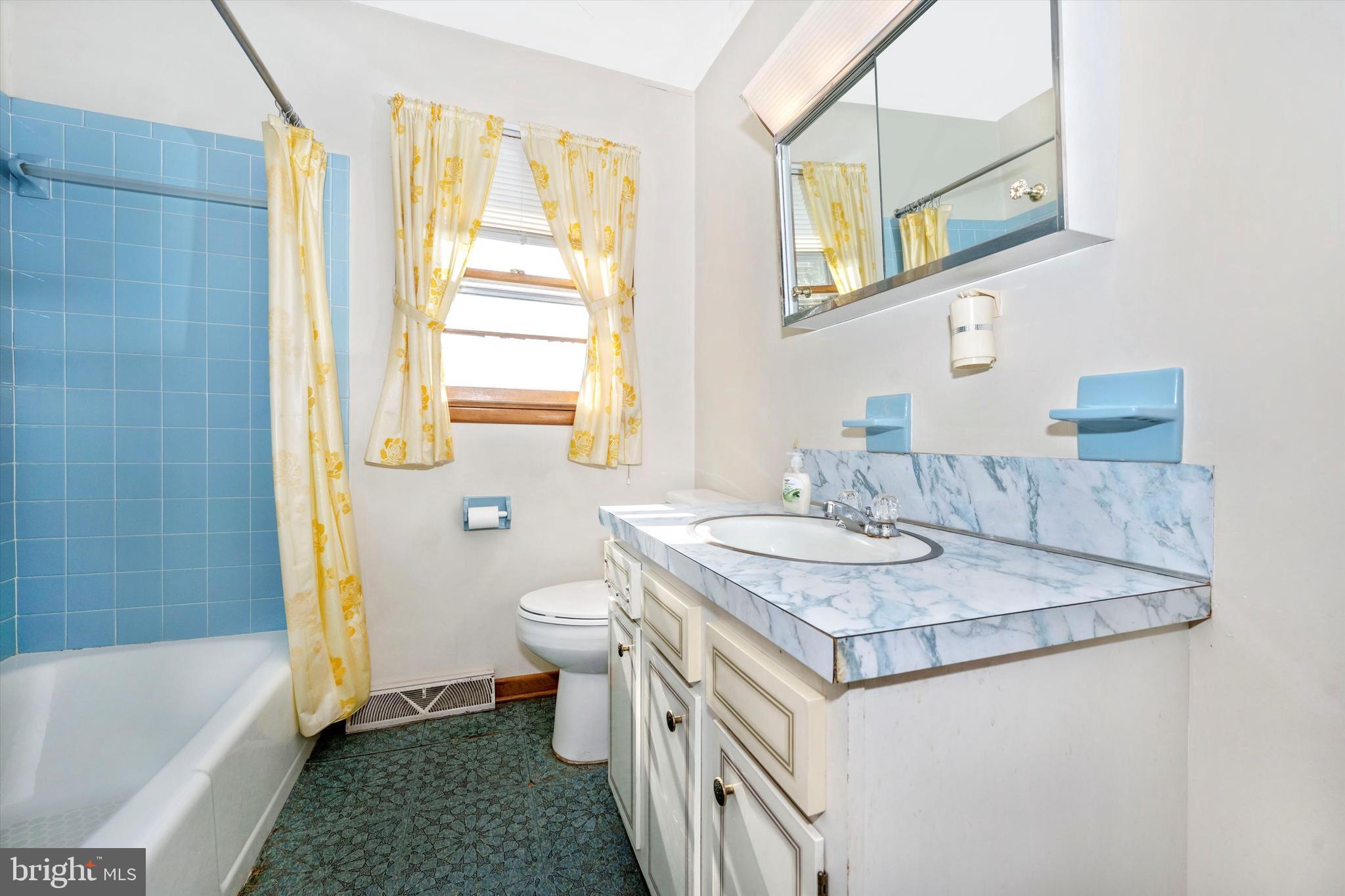11802 Cash Smith Road Keymar, MD 21757 - Photo 17 of 37 Hall Bath