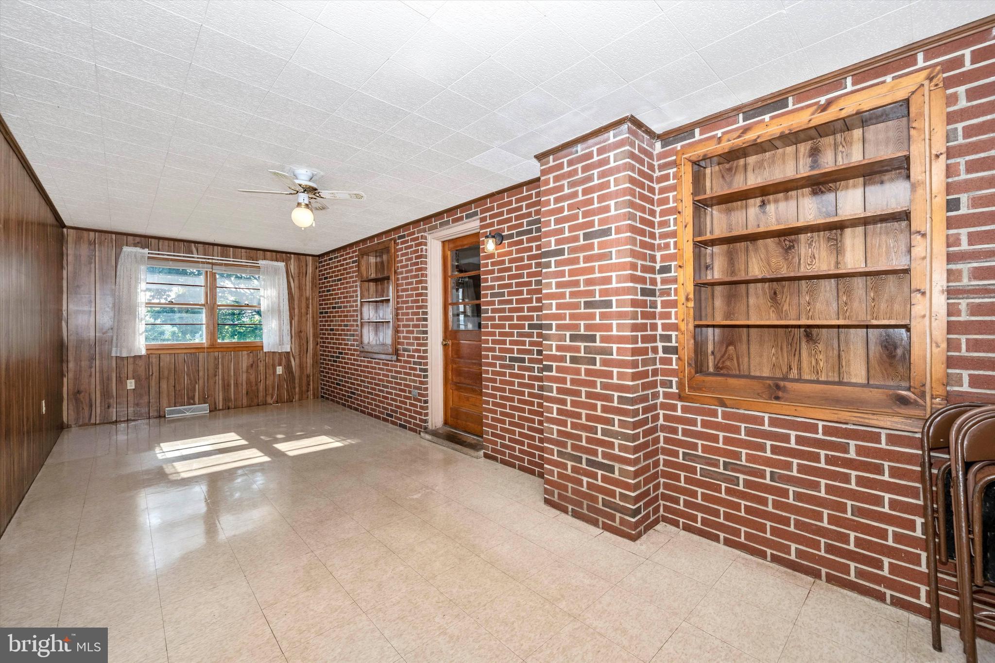 11802 Cash Smith Road Keymar, MD 21757 - Photo 18 of 37 Fantastic Breezeway Entrance!
