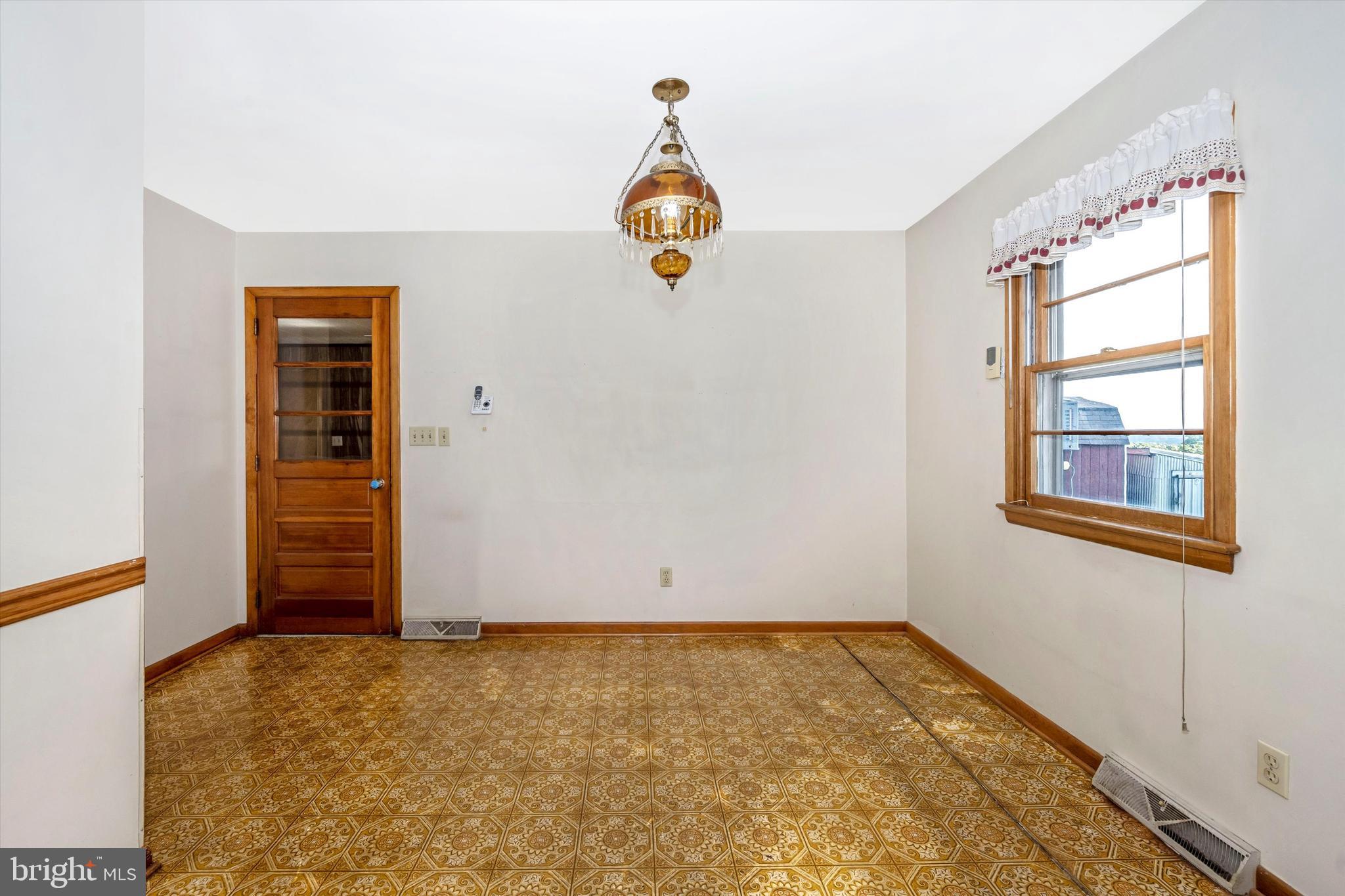11802 Cash Smith Road Keymar, MD 21757 - Photo 7 of 37 Dining Area