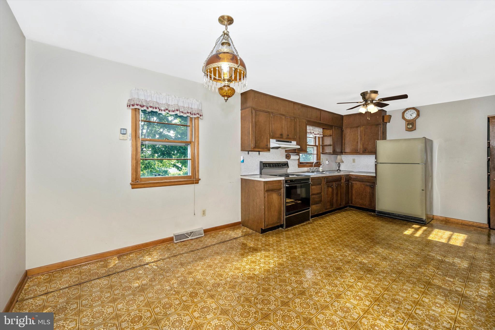 11802 Cash Smith Road Keymar, MD 21757 - Photo 8 of 37 Plenty of Room for a Large Table