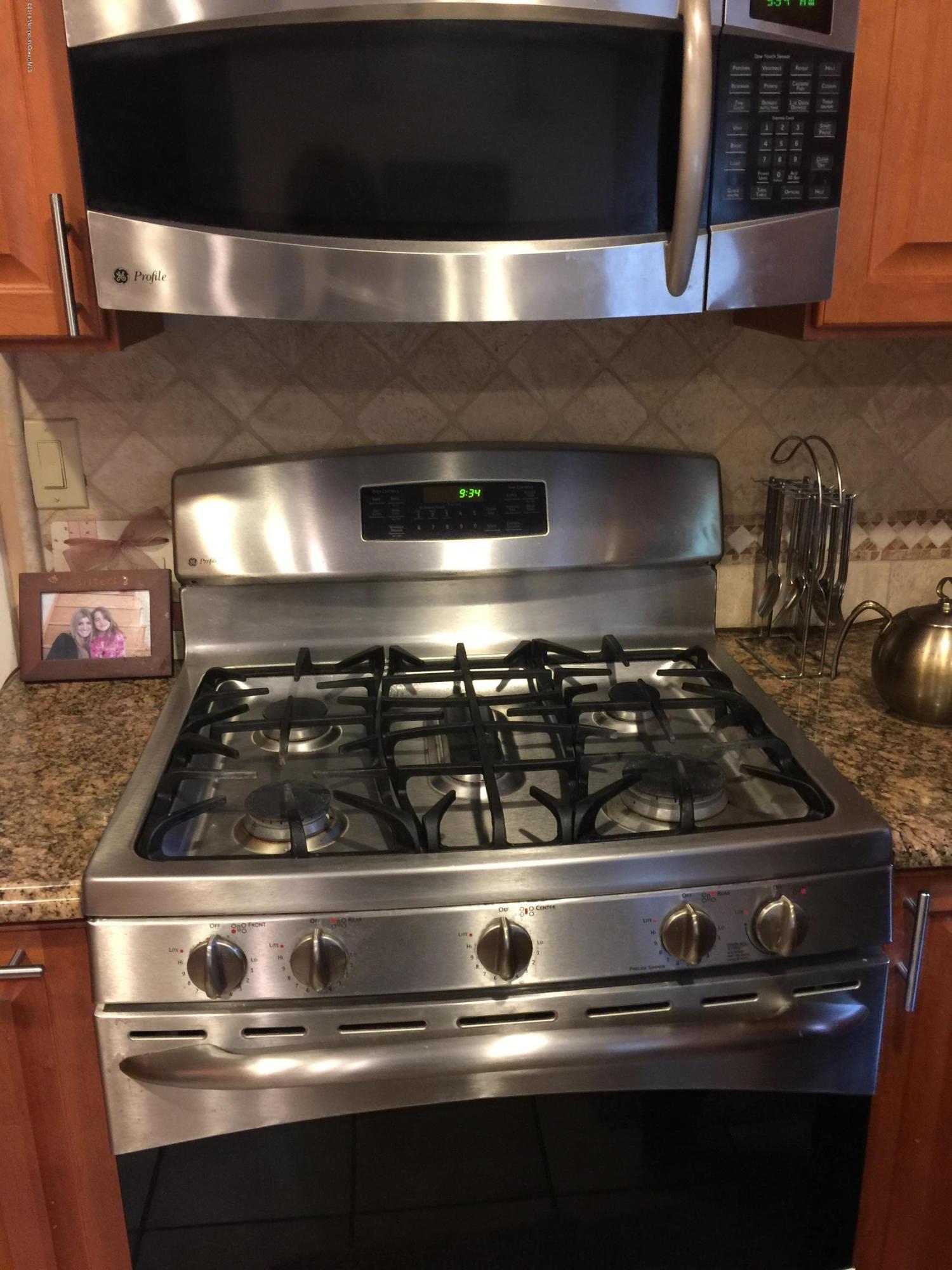5 Bruce Road Morganville, NJ 07751 - Photo 6 of 14 5 Bruce Stove