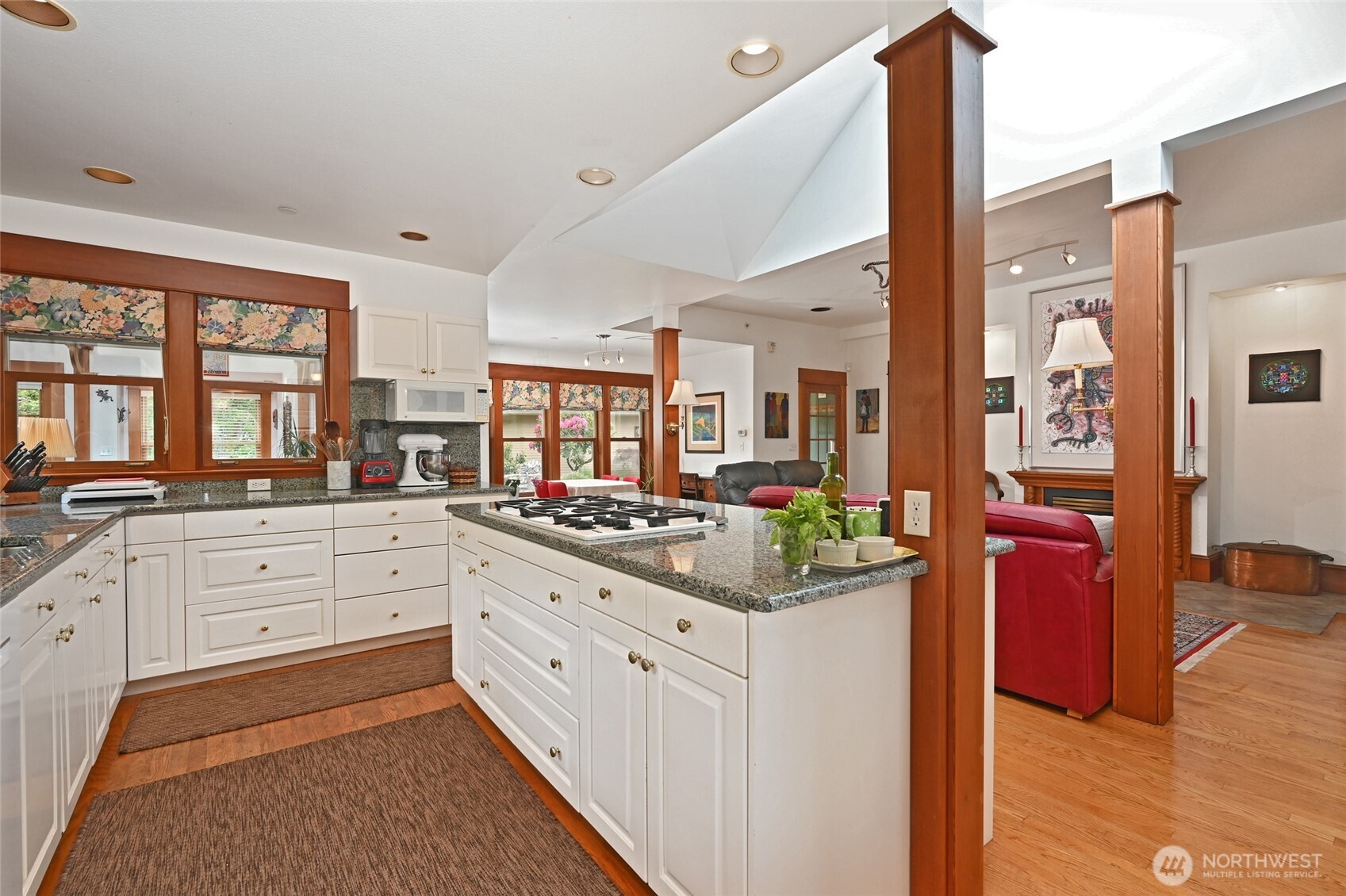 10425 East Riverside Drive Bothell, WA 98011 - Photo 11 of 40