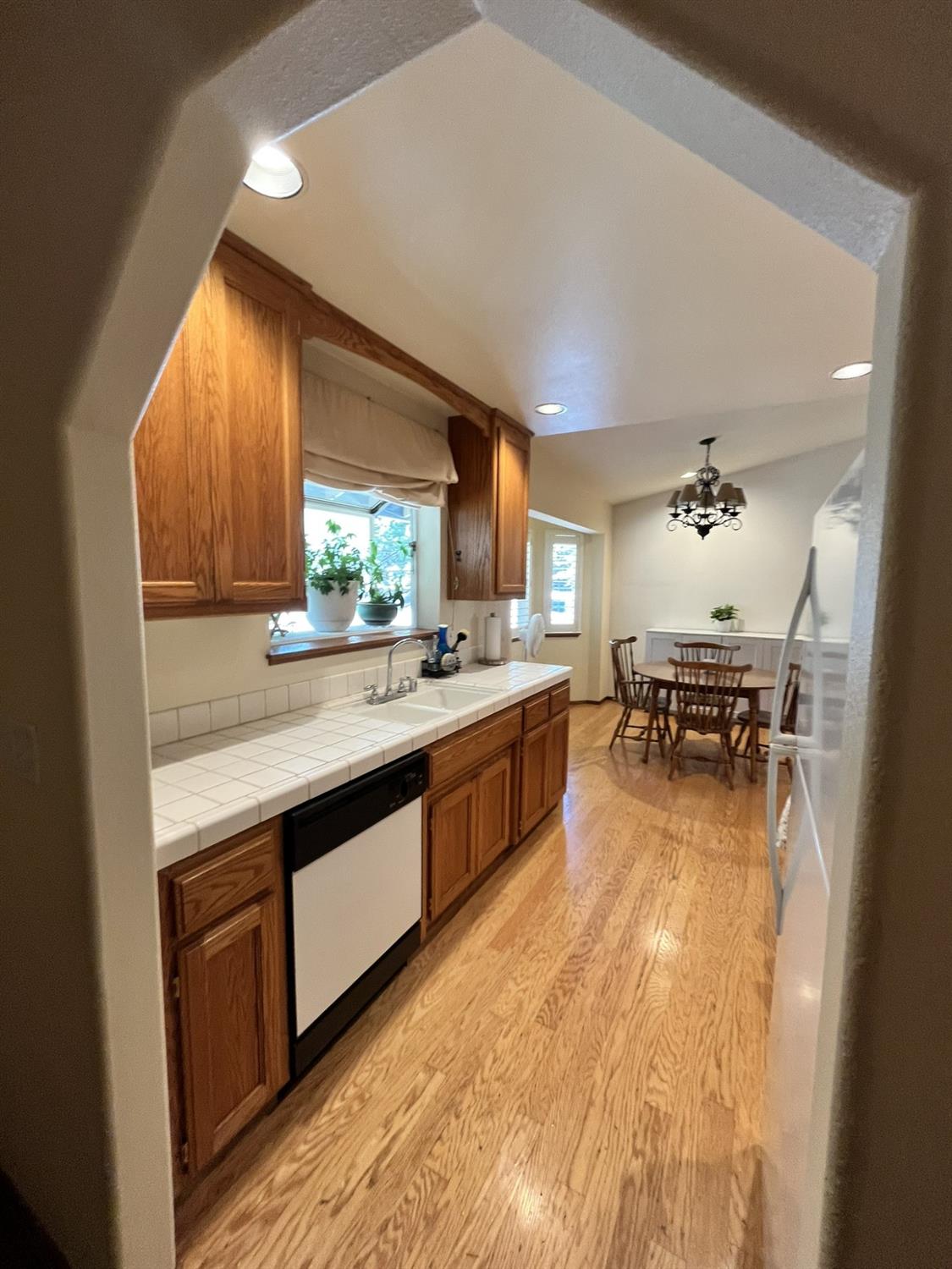 5635 Azalea Circle Pollock Pines, CA 95726 - Photo 3 of 20 Kitchen & Dining Table