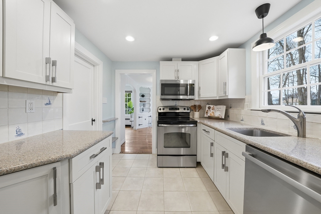 40 Englewood Road Winchester, MA 01890 - Photo 3 of 42