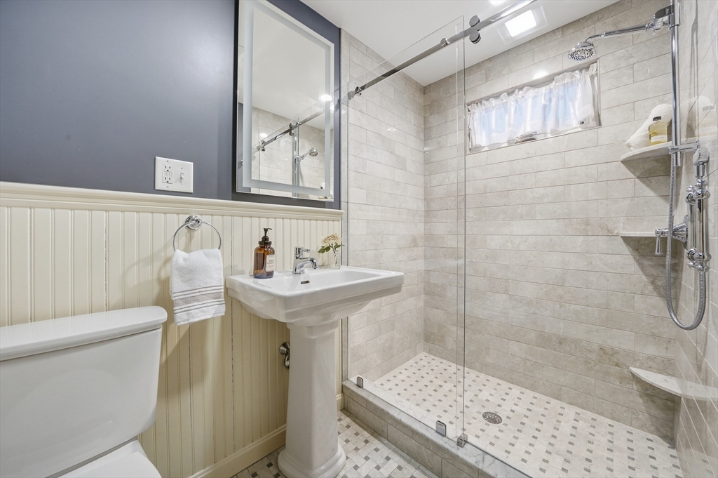 40 Englewood Road Winchester, MA 01890 - Photo 5 of 42