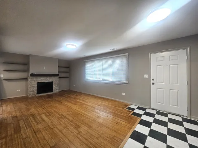 $2,200 | 841 Oxford Place, Wheeling, IL 60090