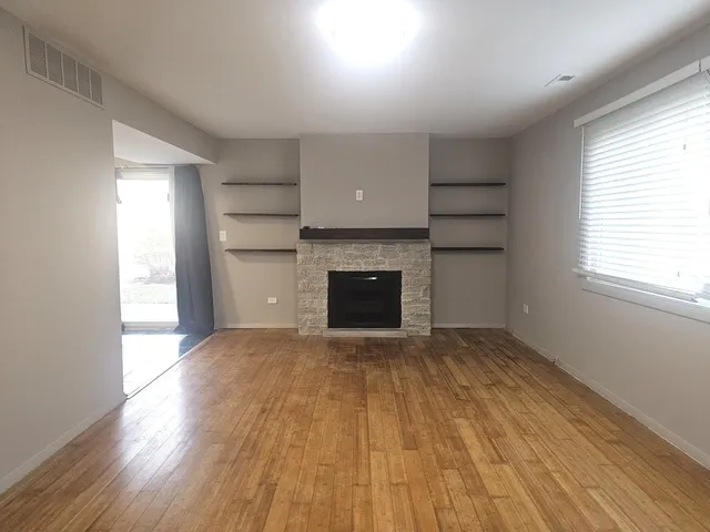 $2,200 | 841 Oxford Place, Wheeling, IL 60090