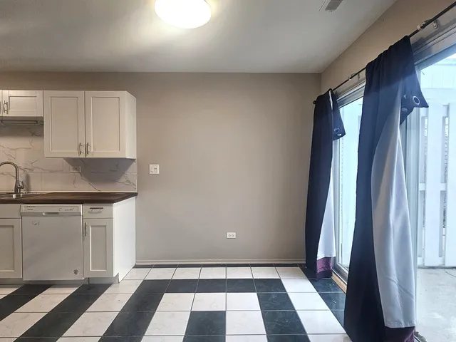 $2,200 | 841 Oxford Place, Wheeling, IL 60090