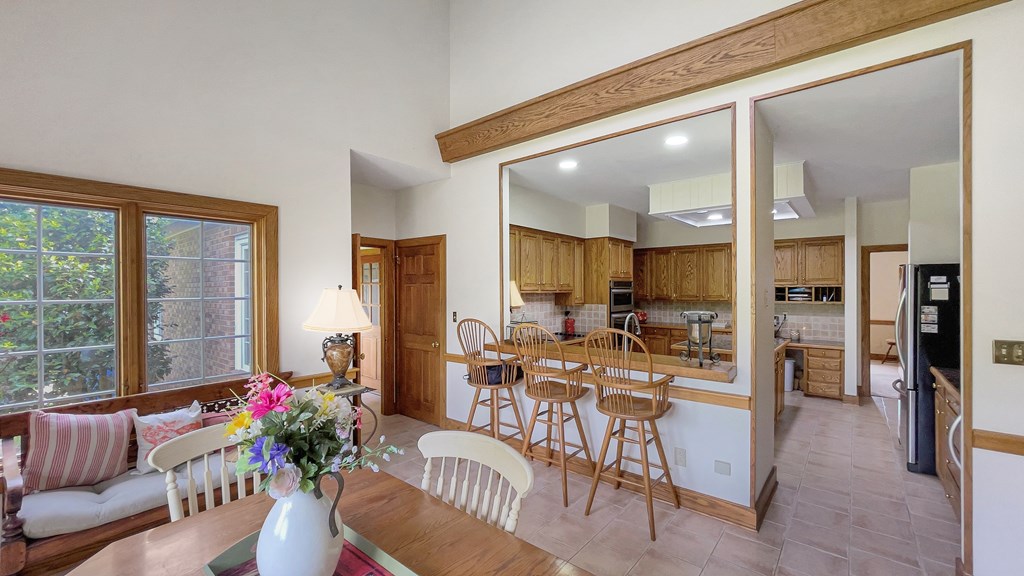 212 Hammond Road Greenwood, SC 29646 - Photo 15 of 40 Breakfast Bar
