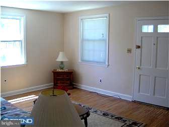 513 W Road Ridley Park, PA 19078 - Photo 4 of 8 Living Room
