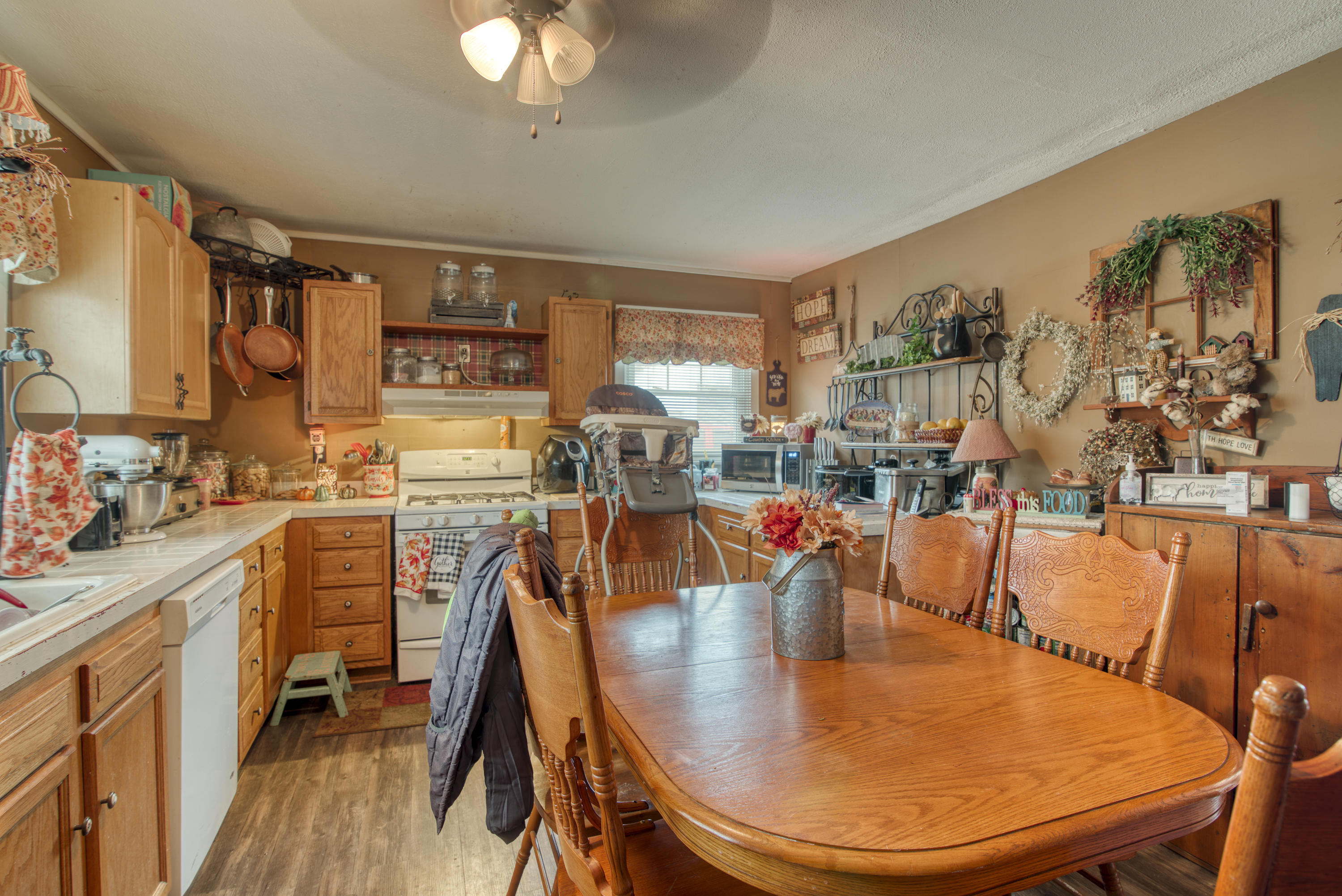 22293 Ivanhoe Road Bristol, VA 24202 - Photo 5 of 23 22293-Ivanhoe-Rd-Bristol-VA Highlands-Re