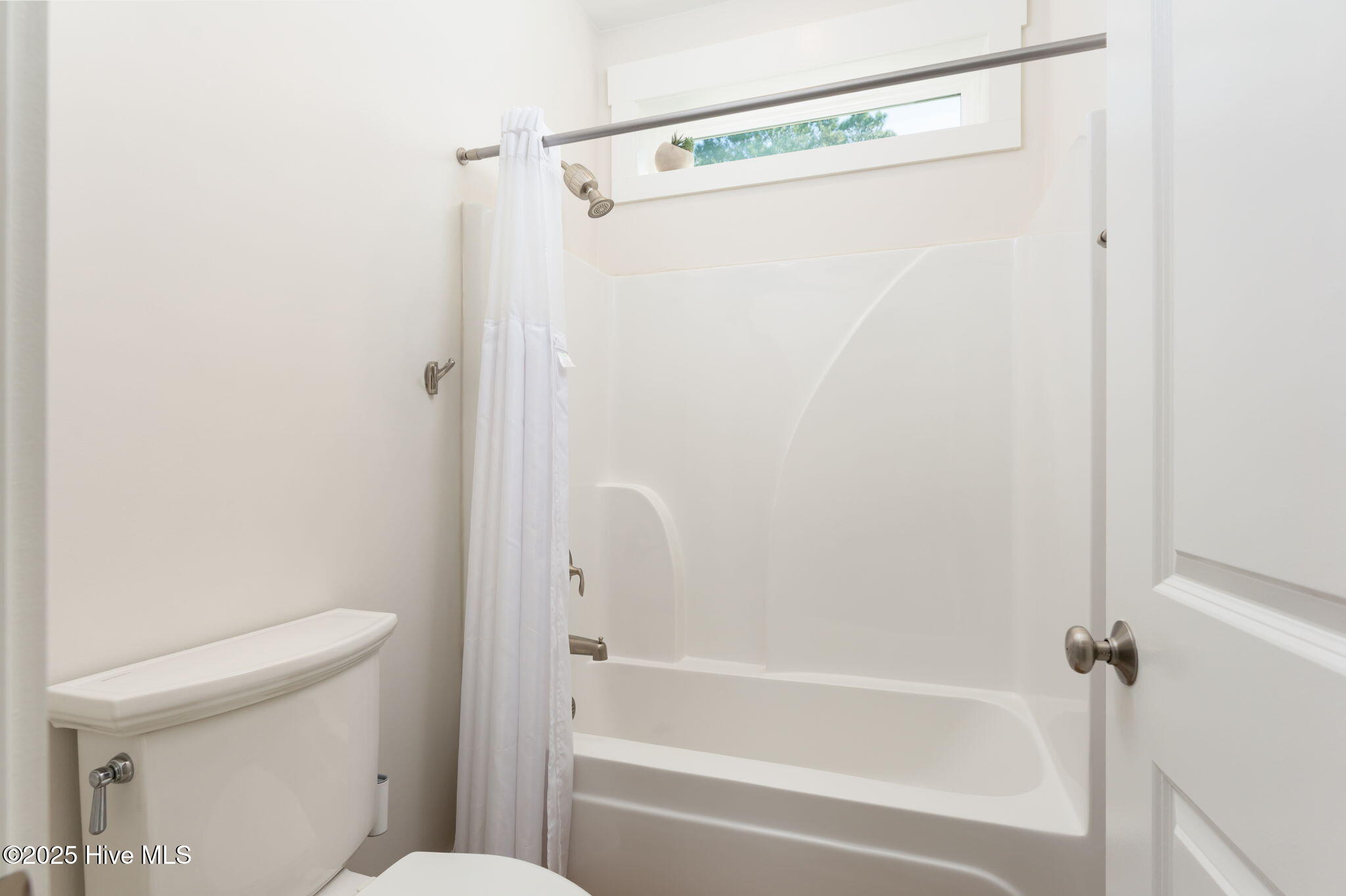 46 North Radiance Way Hampstead, NC 28443 - Photo 40 of 91 Second Full Bathroom