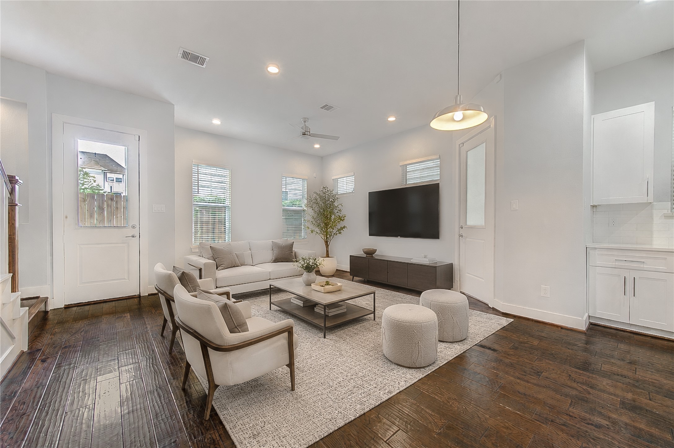847 Rachel Street, Unit G Houston, TX 77091 - Photo 4 of 42 Virtually stage .