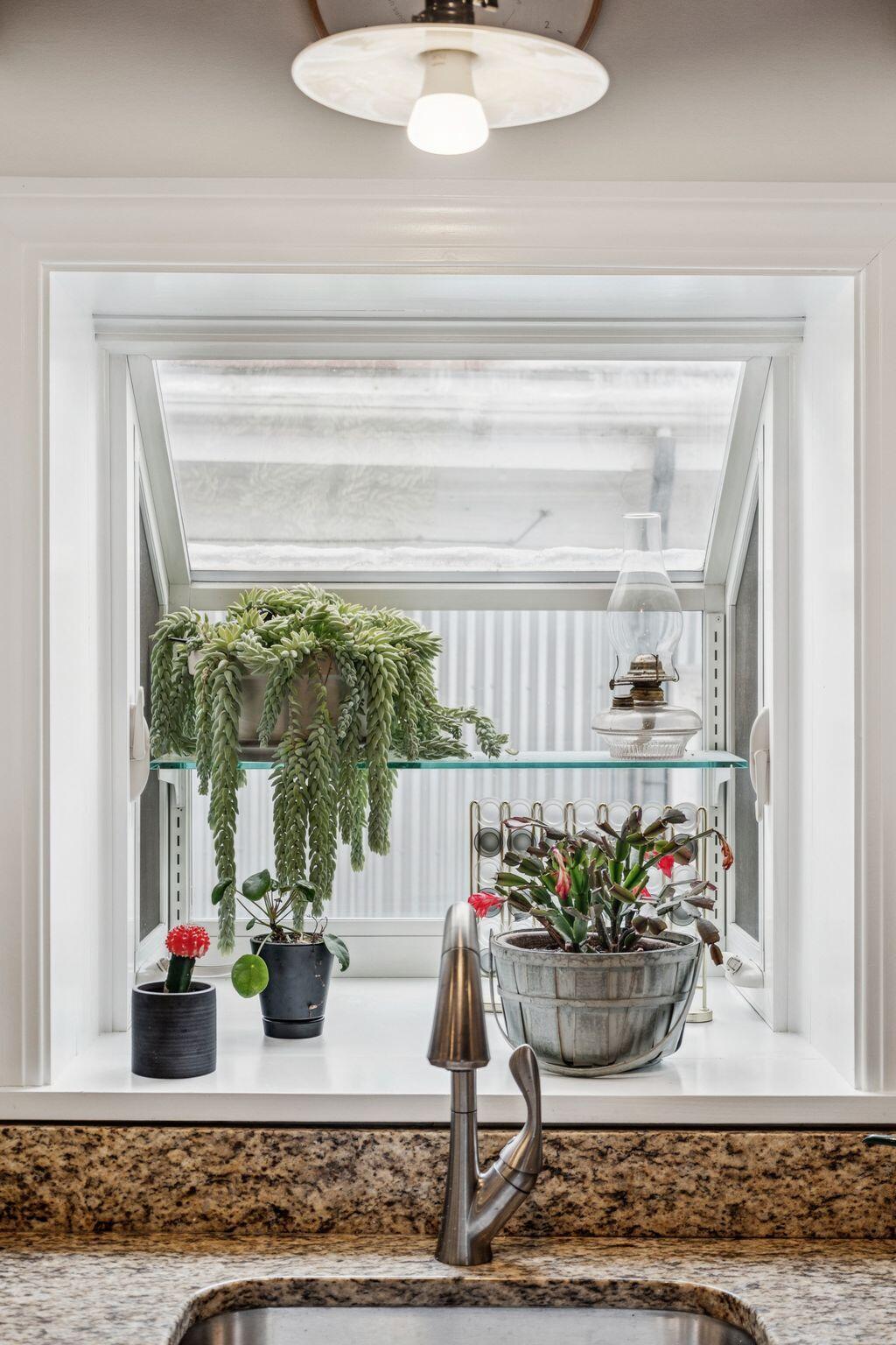 16 Tate Street, Unit 2 Portland, ME 04102 - Photo 12 of 37 16 Tate St 2 Portland 9