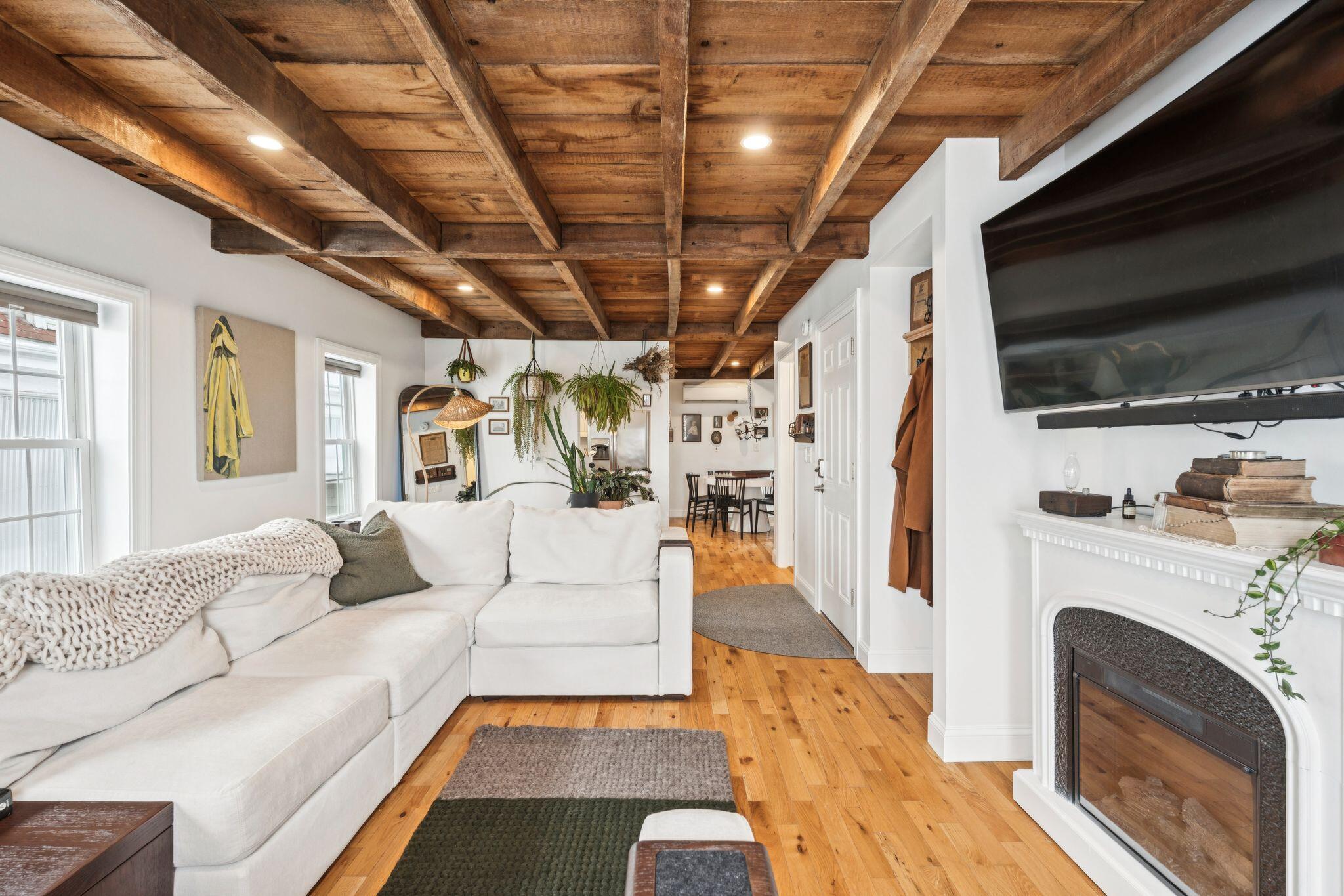 16 Tate Street, Unit 2 Portland, ME 04102 - Photo 3 of 37 16 Tate St 2 Portland 17