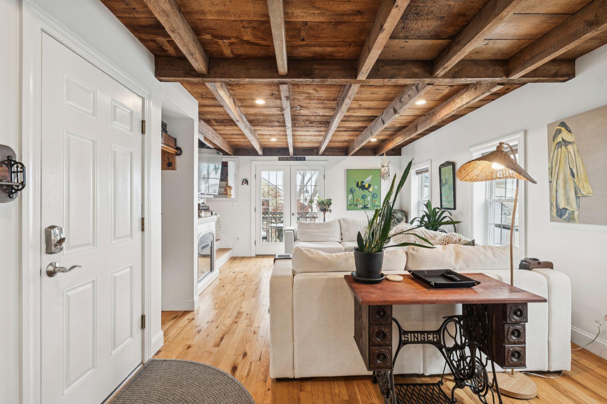 16 Tate Street, Unit 2 Portland, ME 04102 - Photo 5 of 37 16 Tate St 2 Portland 15